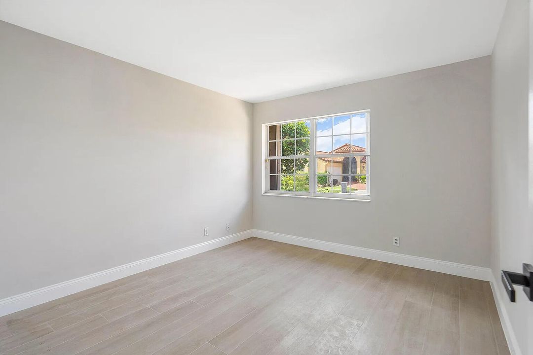 For Rent: $5,500 (3 beds, 2 baths, 1963 Square Feet)