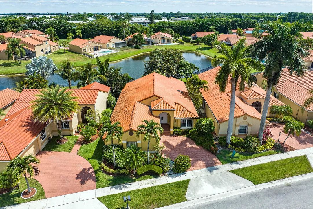 For Rent: $5,500 (3 beds, 2 baths, 1963 Square Feet)