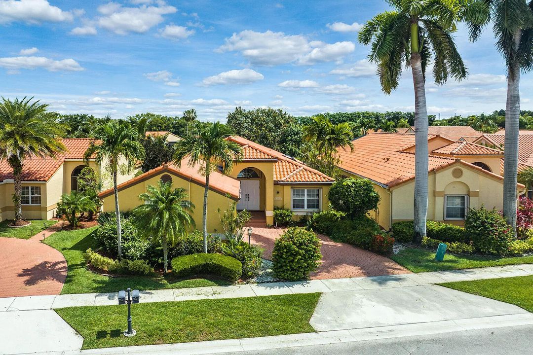 For Rent: $5,500 (3 beds, 2 baths, 1963 Square Feet)