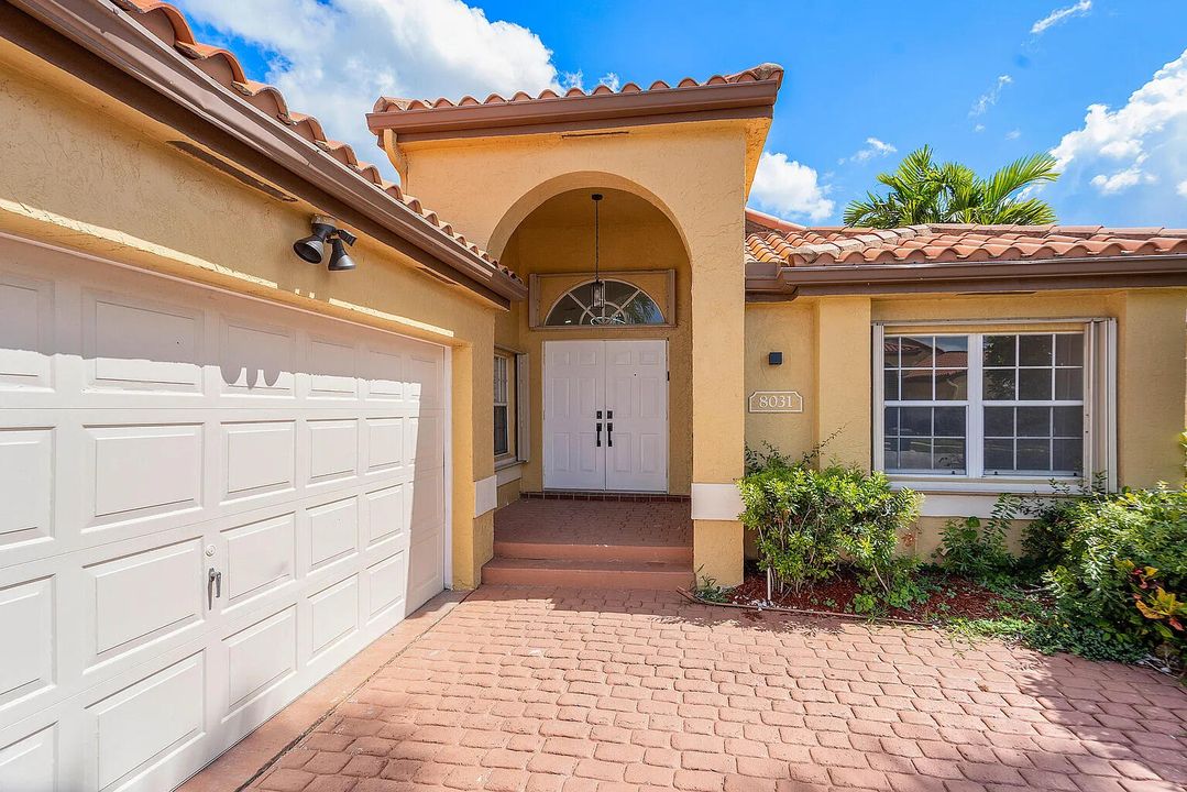 For Rent: $5,500 (3 beds, 2 baths, 1963 Square Feet)