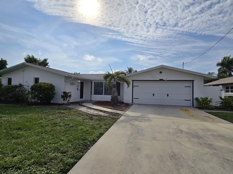 Recently Rented: $3,500 (3 beds, 2 baths, 1938 Square Feet)