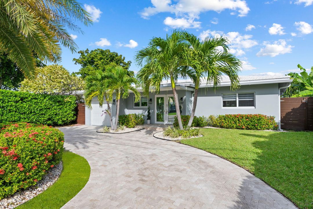 For Sale: $1,750,000 (3 beds, 2 baths, 1834 Square Feet)