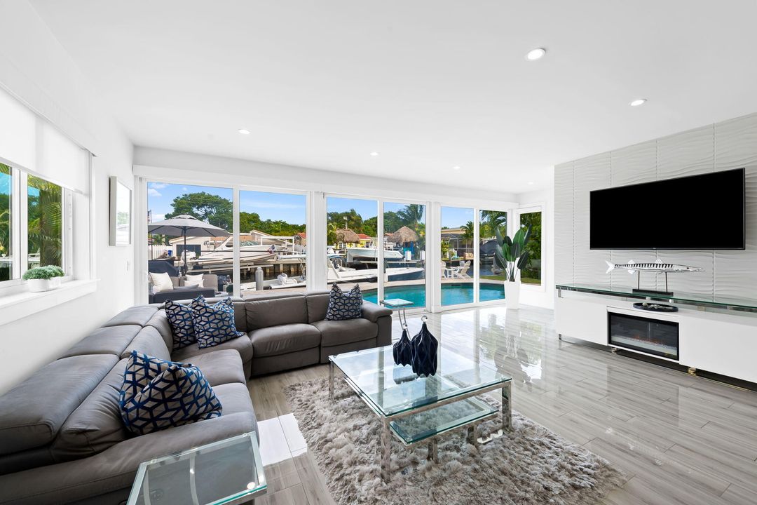 For Sale: $1,750,000 (3 beds, 2 baths, 1834 Square Feet)