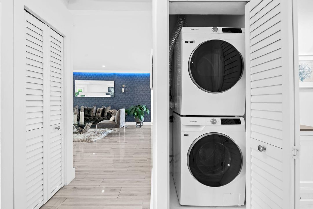 For Sale: $1,750,000 (3 beds, 2 baths, 1834 Square Feet)