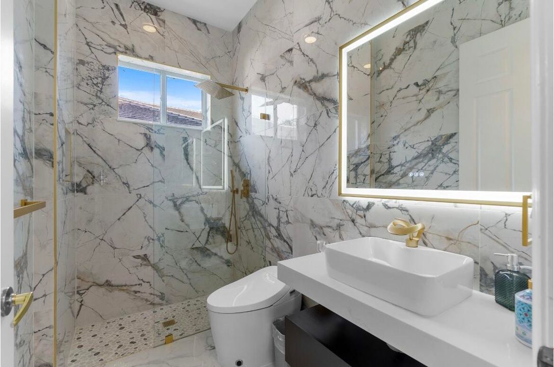 For Sale: $1,250,000 (5 beds, 4 baths, 4177 Square Feet)