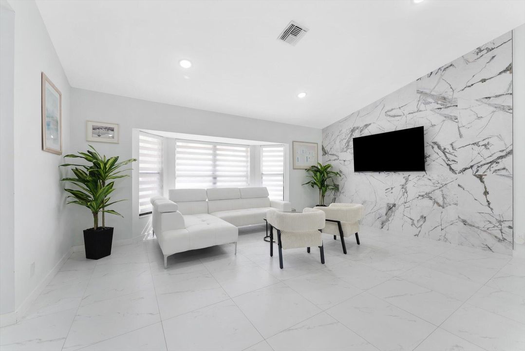 For Rent: $12,000 (5 beds, 3 baths, 2146 Square Feet)