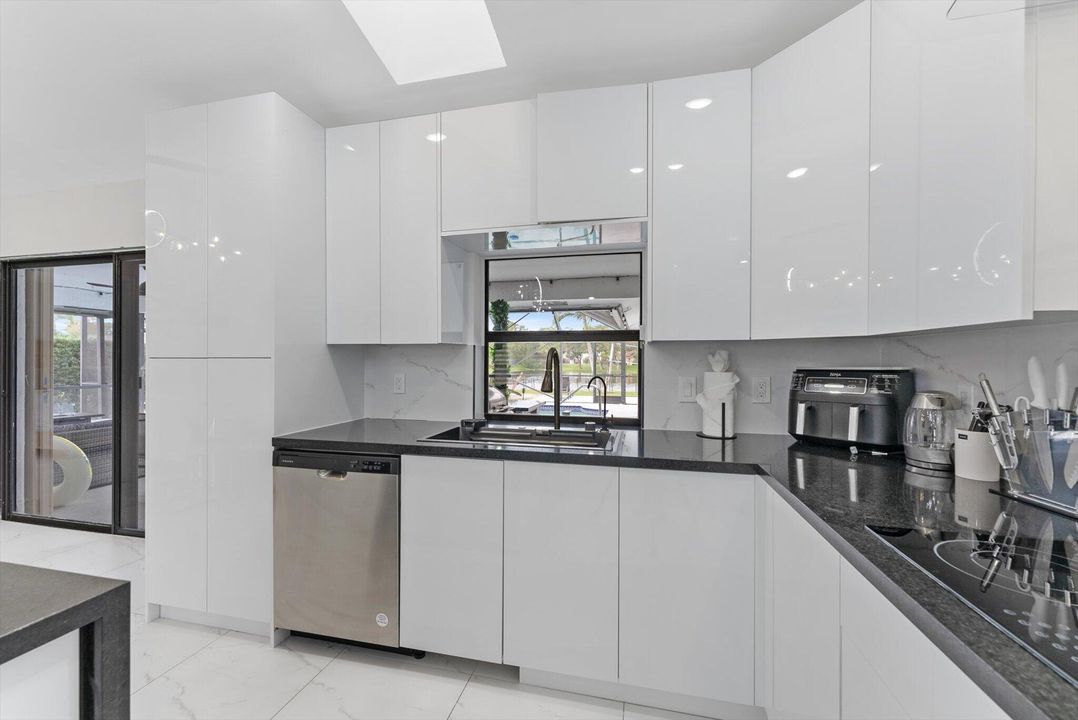 For Rent: $12,000 (5 beds, 3 baths, 2146 Square Feet)