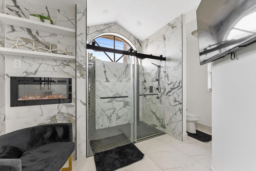 For Rent: $12,000 (5 beds, 3 baths, 2146 Square Feet)