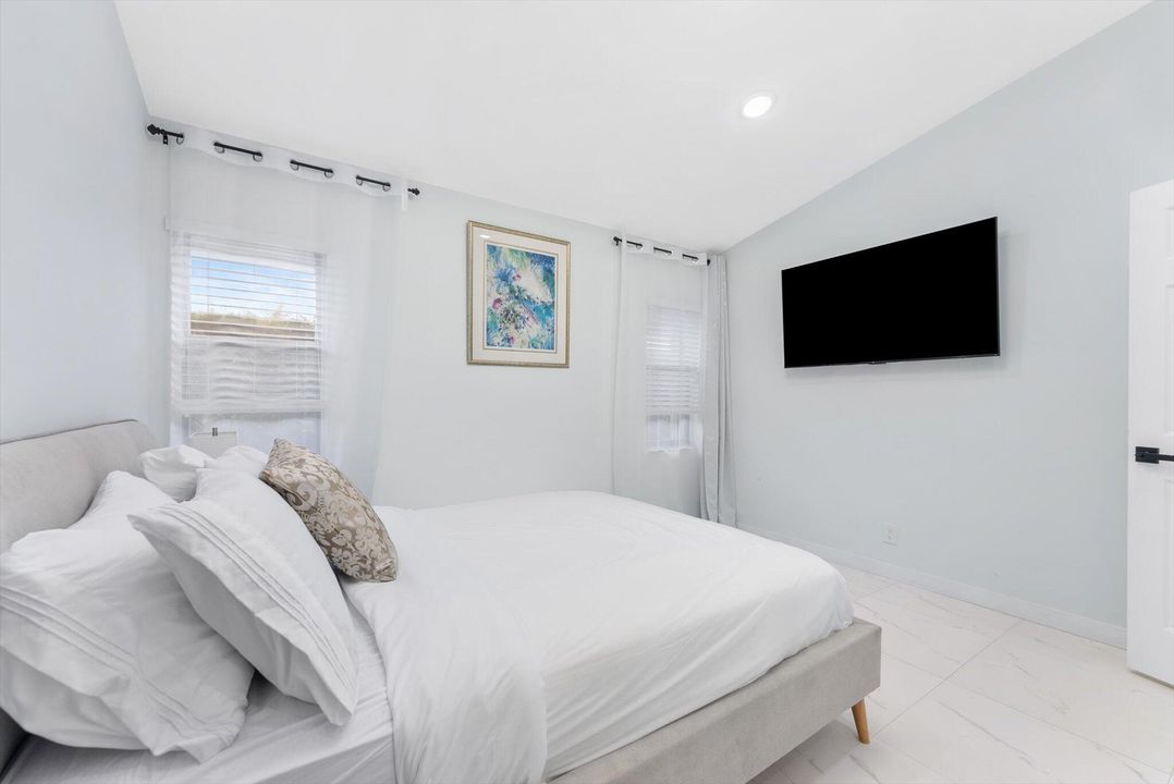 For Rent: $12,000 (5 beds, 3 baths, 2146 Square Feet)