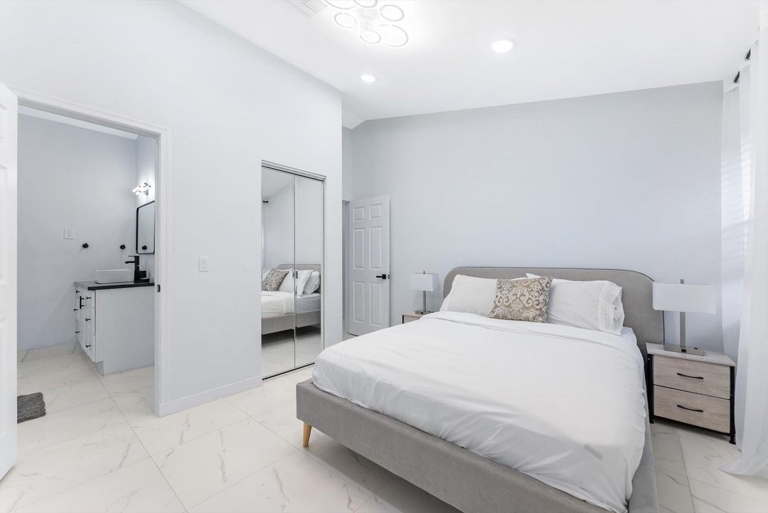 For Rent: $12,000 (5 beds, 3 baths, 2146 Square Feet)