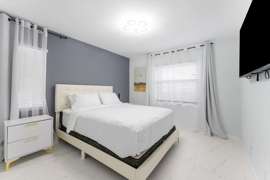 For Rent: $12,000 (5 beds, 3 baths, 2146 Square Feet)