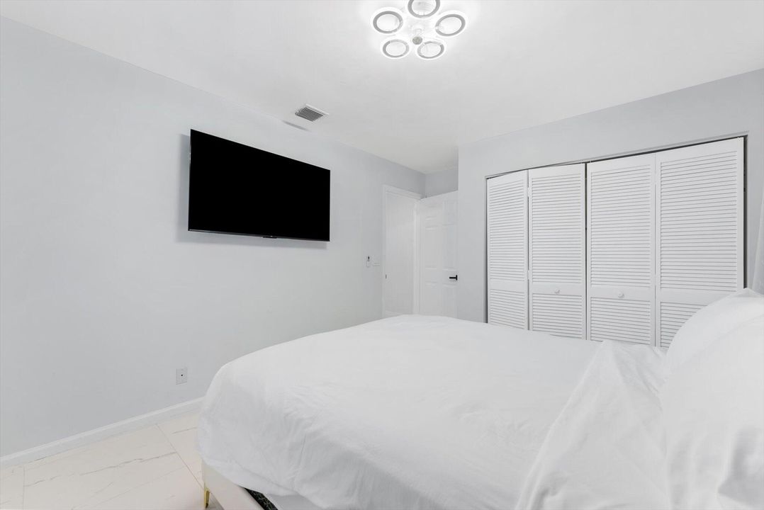 For Rent: $12,000 (5 beds, 3 baths, 2146 Square Feet)