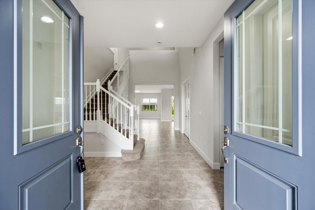 В аренду: $4,250 (6 спален, 5 ванн, 4102 Квадратных фут)