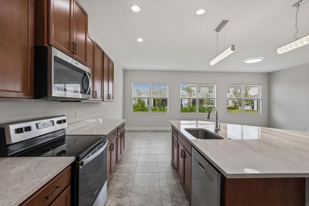 В аренду: $4,250 (6 спален, 5 ванн, 4102 Квадратных фут)