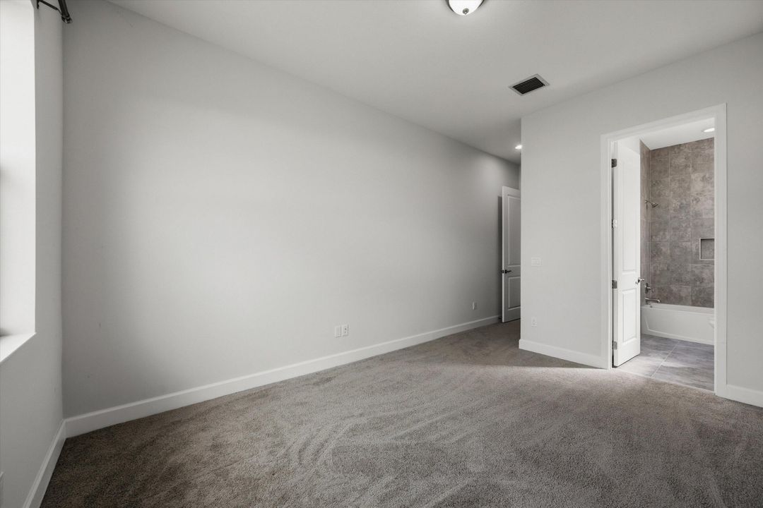 В аренду: $4,250 (6 спален, 5 ванн, 4102 Квадратных фут)