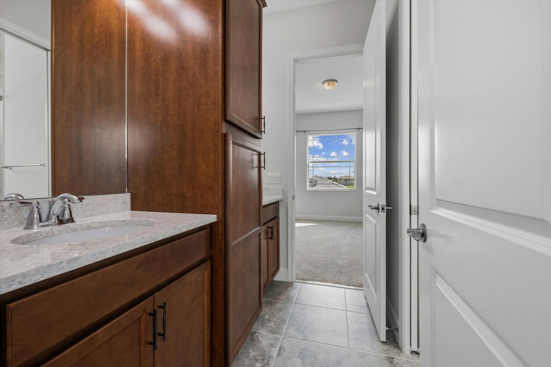 В аренду: $4,250 (6 спален, 5 ванн, 4102 Квадратных фут)