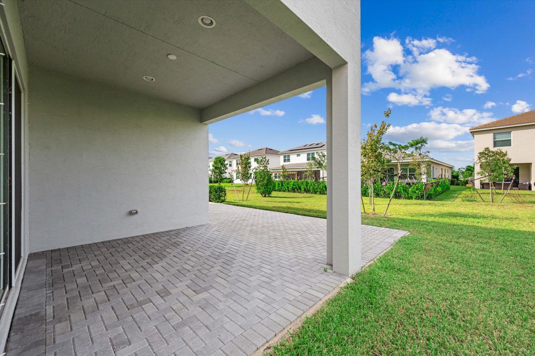 В аренду: $4,250 (6 спален, 5 ванн, 4102 Квадратных фут)