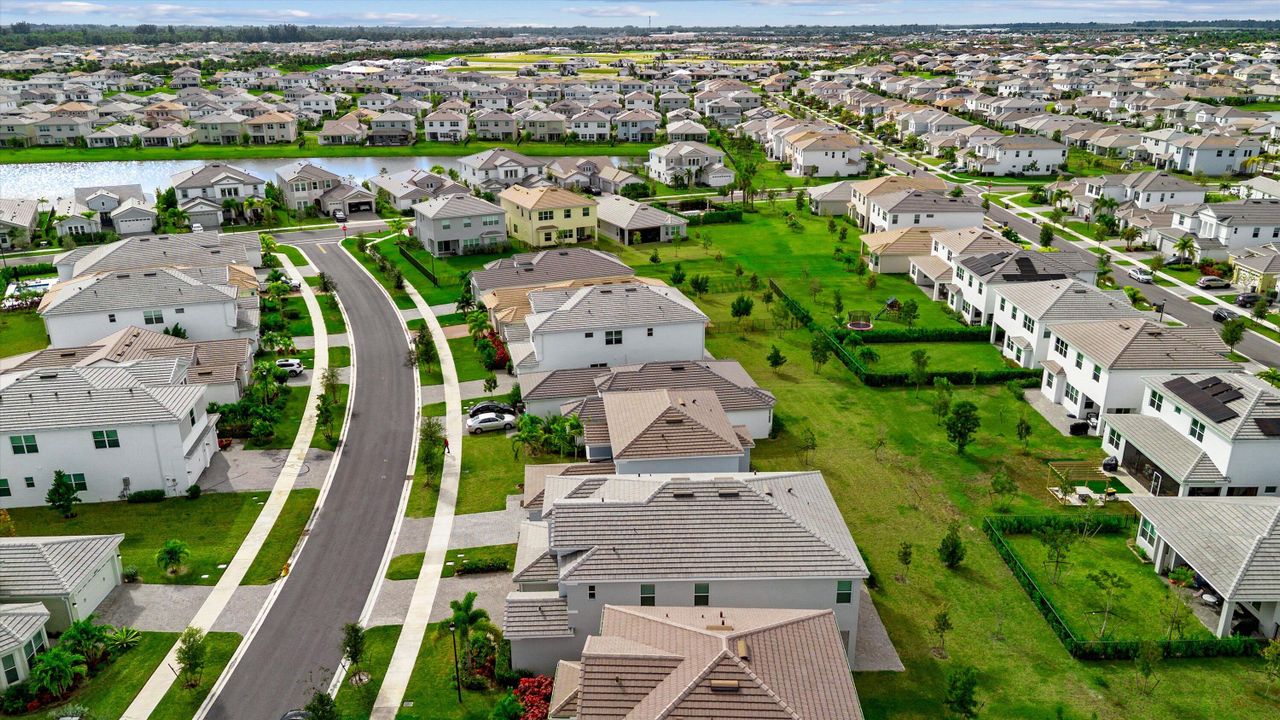 В аренду: $4,250 (6 спален, 5 ванн, 4102 Квадратных фут)