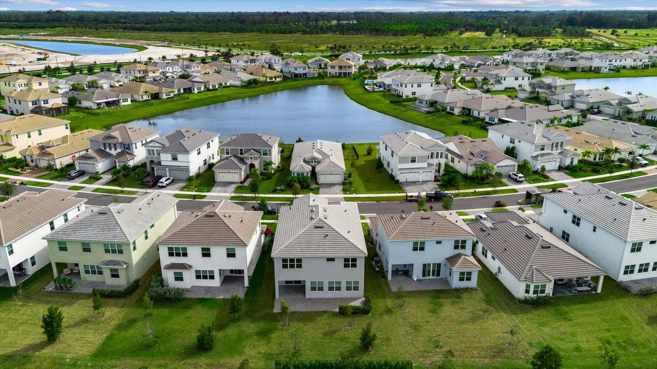 В аренду: $4,250 (6 спален, 5 ванн, 4102 Квадратных фут)