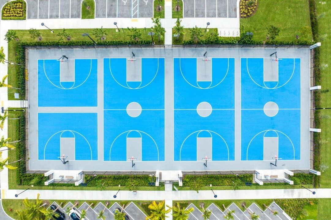 В аренду: $4,250 (6 спален, 5 ванн, 4102 Квадратных фут)