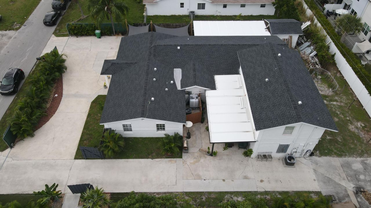 For Sale: $895,900 (8 beds, 4 baths, 3574 Square Feet)