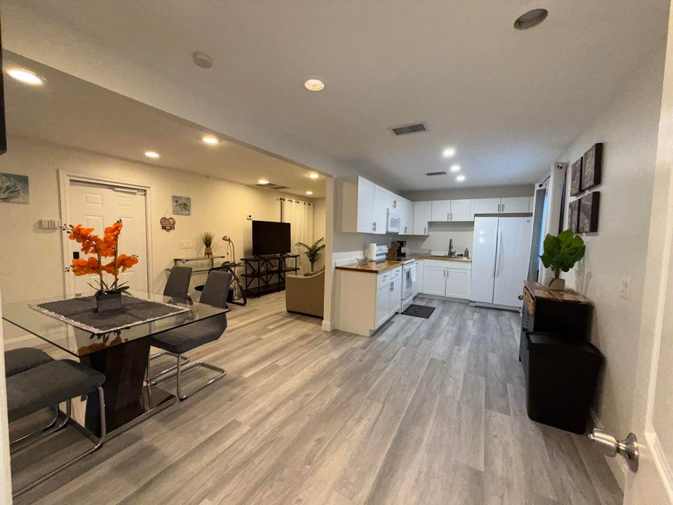 For Sale: $895,900 (8 beds, 4 baths, 3574 Square Feet)