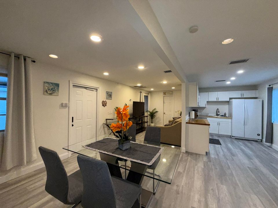 For Sale: $895,900 (8 beds, 4 baths, 3574 Square Feet)