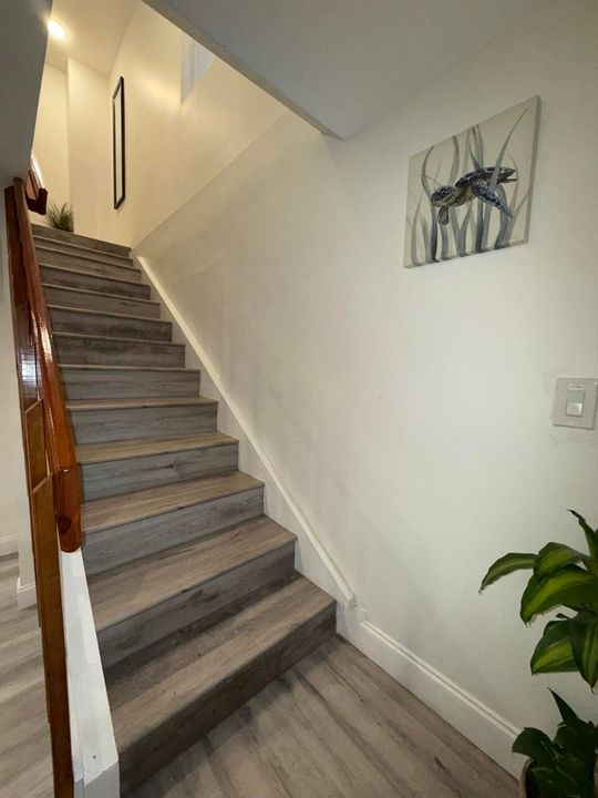 For Sale: $895,900 (8 beds, 4 baths, 3574 Square Feet)