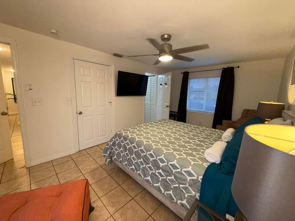 For Sale: $895,900 (8 beds, 4 baths, 3574 Square Feet)