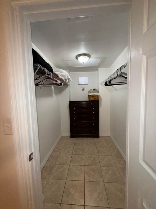 For Sale: $895,900 (8 beds, 4 baths, 3574 Square Feet)