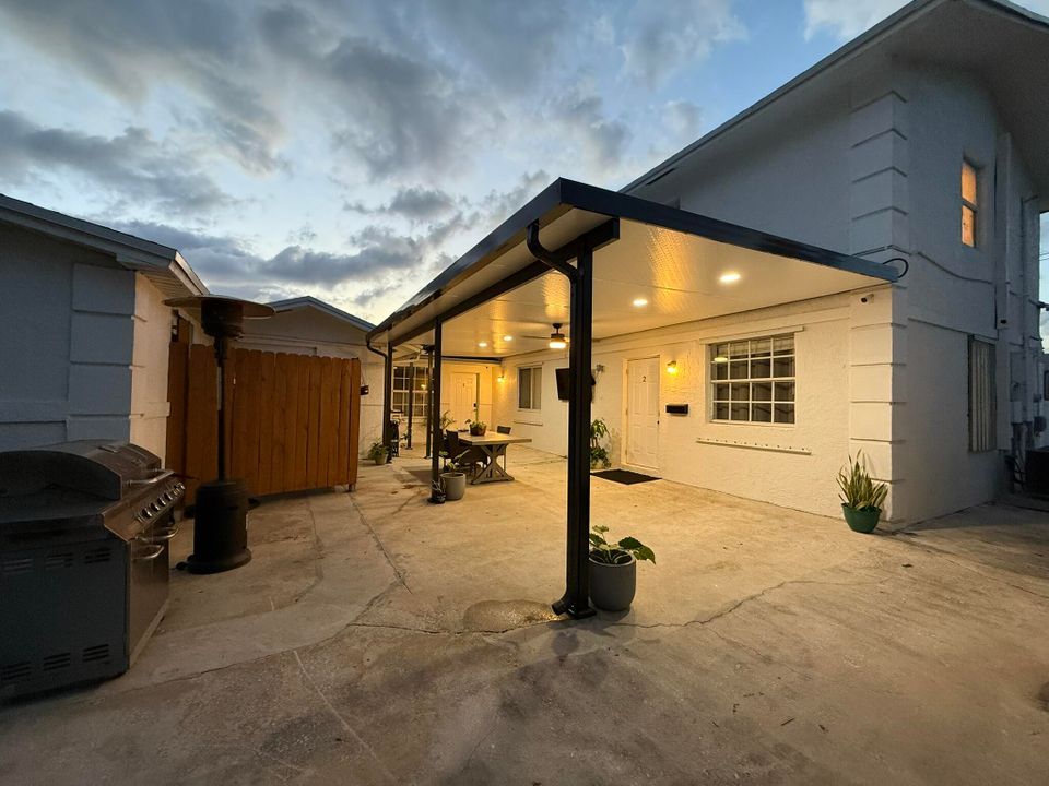 For Sale: $895,900 (8 beds, 4 baths, 3574 Square Feet)