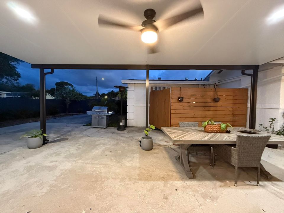 For Sale: $895,900 (8 beds, 4 baths, 3574 Square Feet)