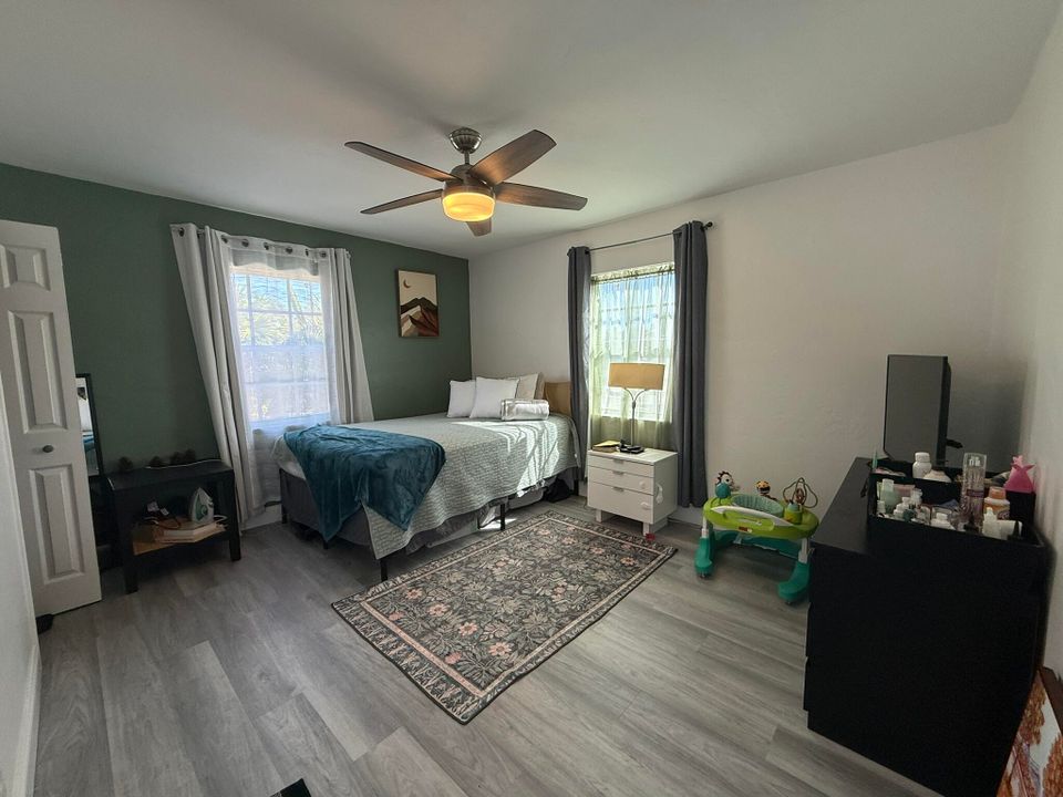 For Sale: $895,900 (8 beds, 4 baths, 3574 Square Feet)