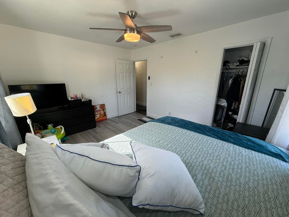 For Sale: $895,900 (8 beds, 4 baths, 3574 Square Feet)