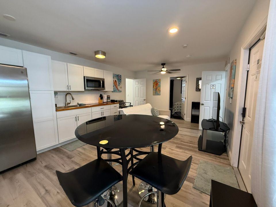 For Sale: $895,900 (8 beds, 4 baths, 3574 Square Feet)