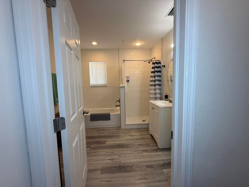 For Sale: $895,900 (8 beds, 4 baths, 3574 Square Feet)