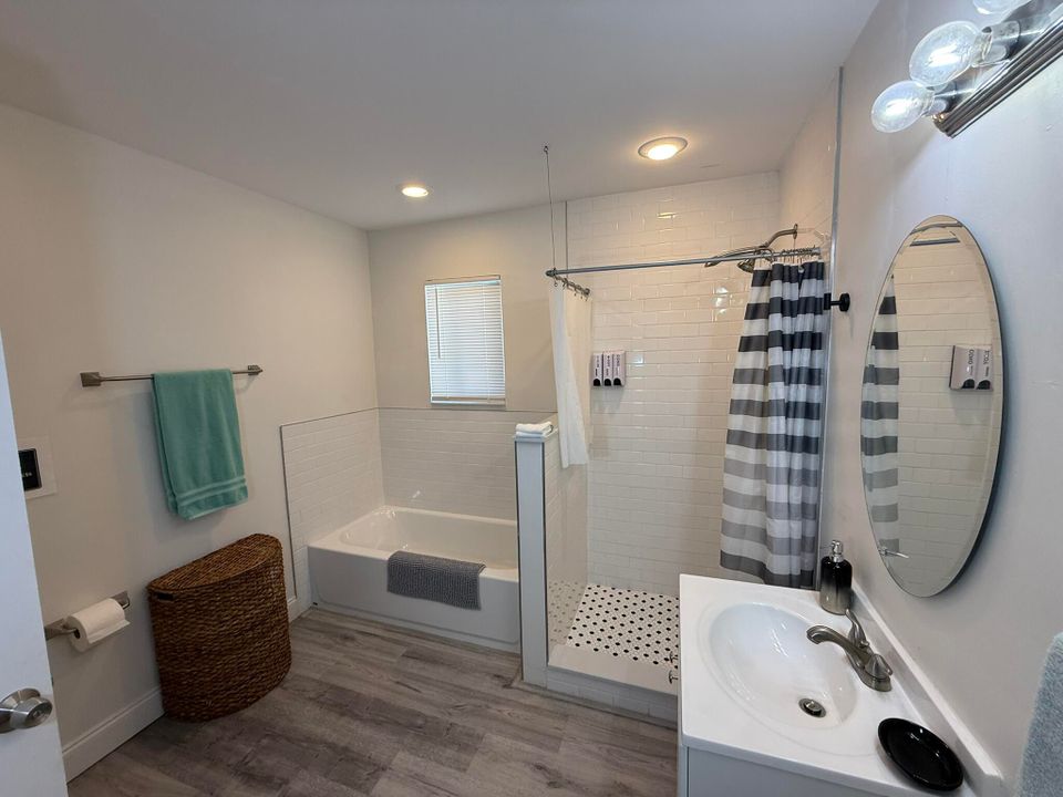 For Sale: $895,900 (8 beds, 4 baths, 3574 Square Feet)