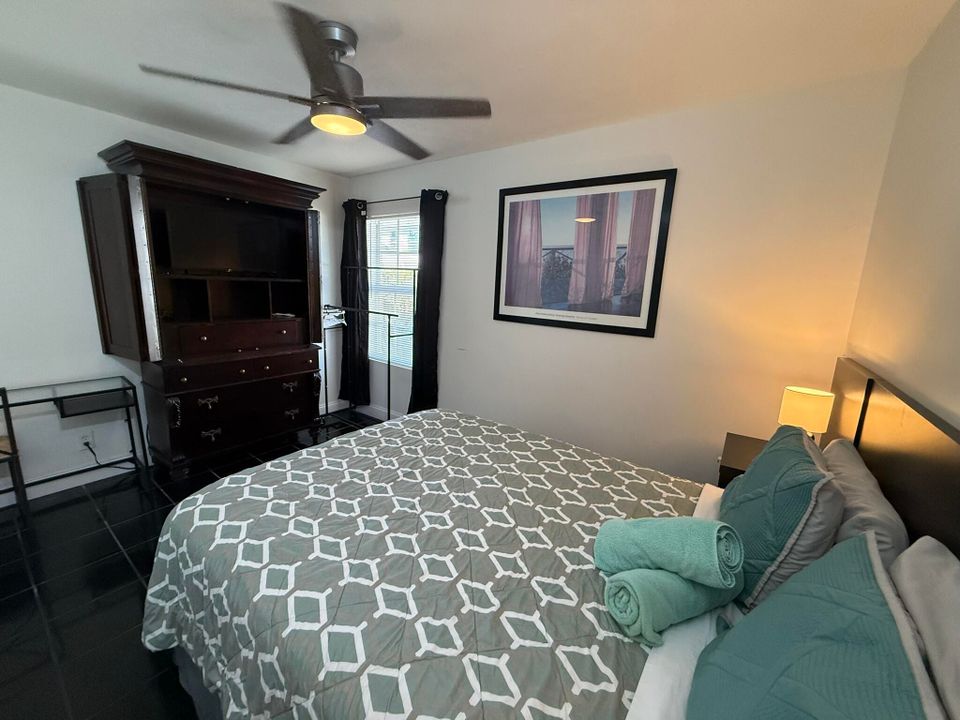 For Sale: $895,900 (8 beds, 4 baths, 3574 Square Feet)