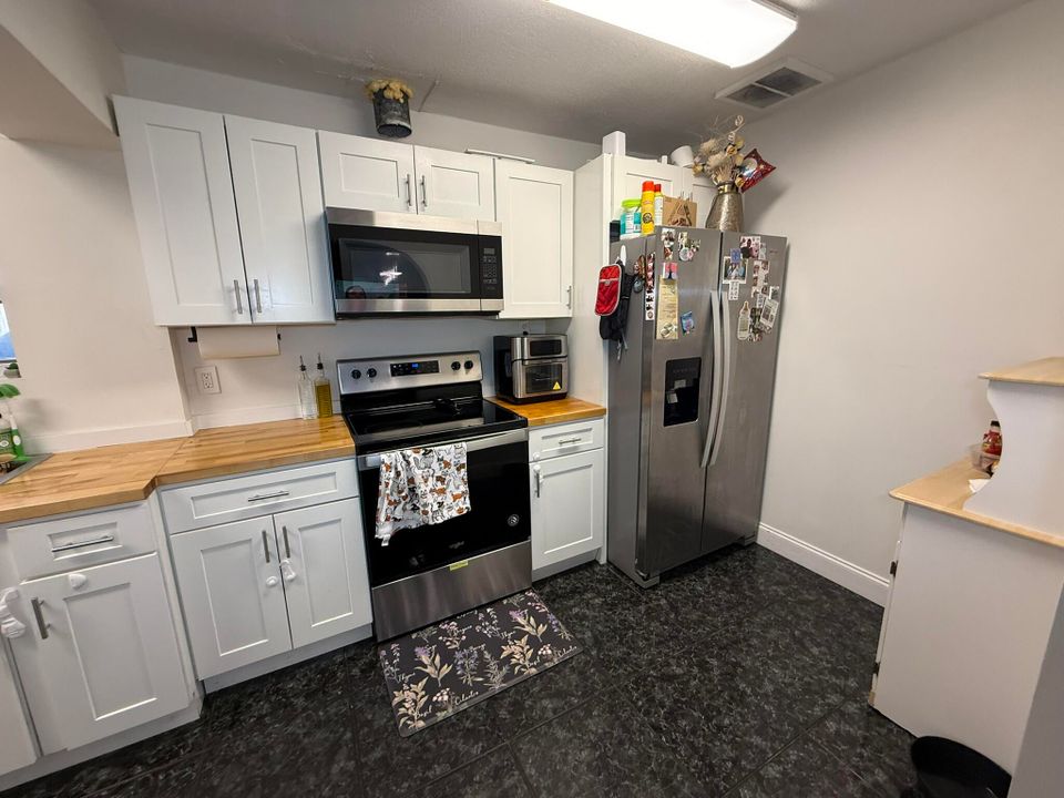 For Sale: $895,900 (8 beds, 4 baths, 3574 Square Feet)