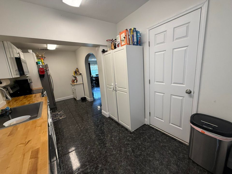 For Sale: $895,900 (8 beds, 4 baths, 3574 Square Feet)