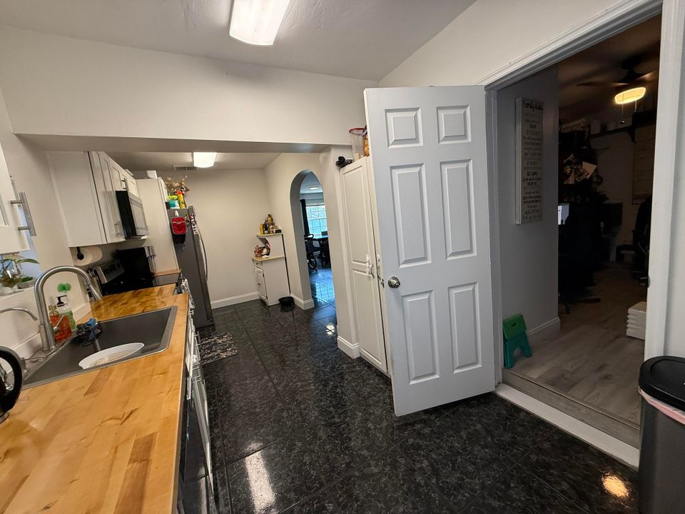 For Sale: $895,900 (8 beds, 4 baths, 3574 Square Feet)