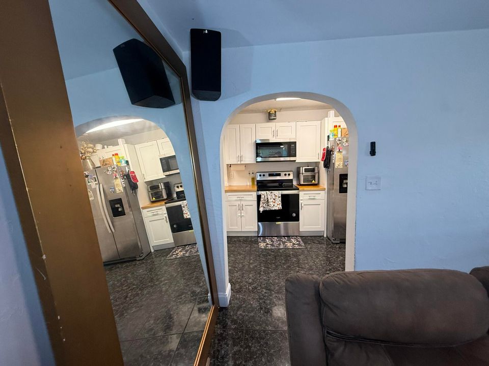 For Sale: $895,900 (8 beds, 4 baths, 3574 Square Feet)