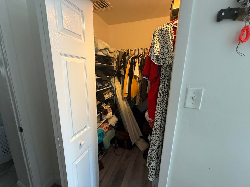 For Sale: $895,900 (8 beds, 4 baths, 3574 Square Feet)