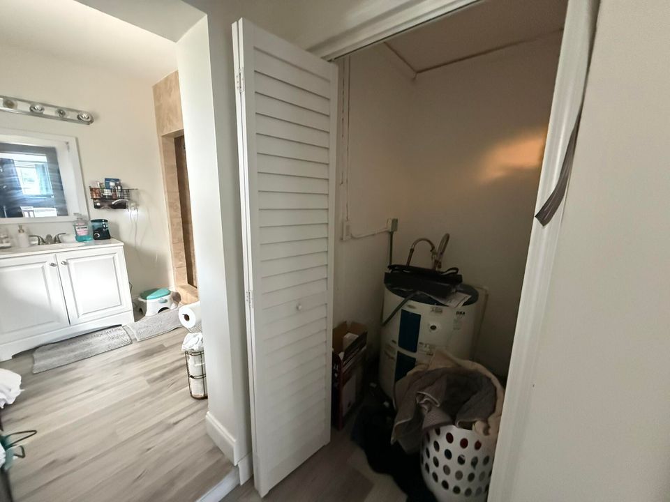 For Sale: $895,900 (8 beds, 4 baths, 3574 Square Feet)