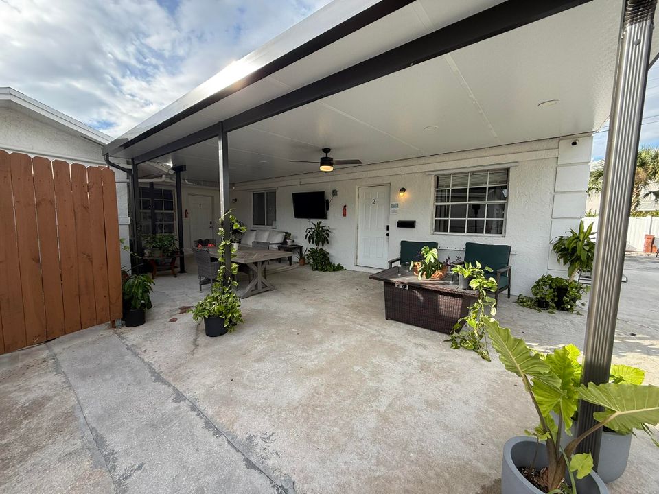 For Sale: $895,900 (8 beds, 4 baths, 3574 Square Feet)