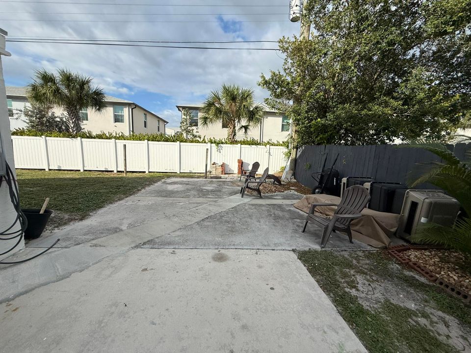 For Sale: $895,900 (8 beds, 4 baths, 3574 Square Feet)