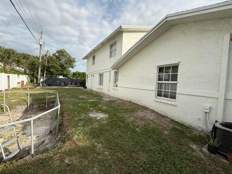 For Sale: $895,900 (8 beds, 4 baths, 3574 Square Feet)