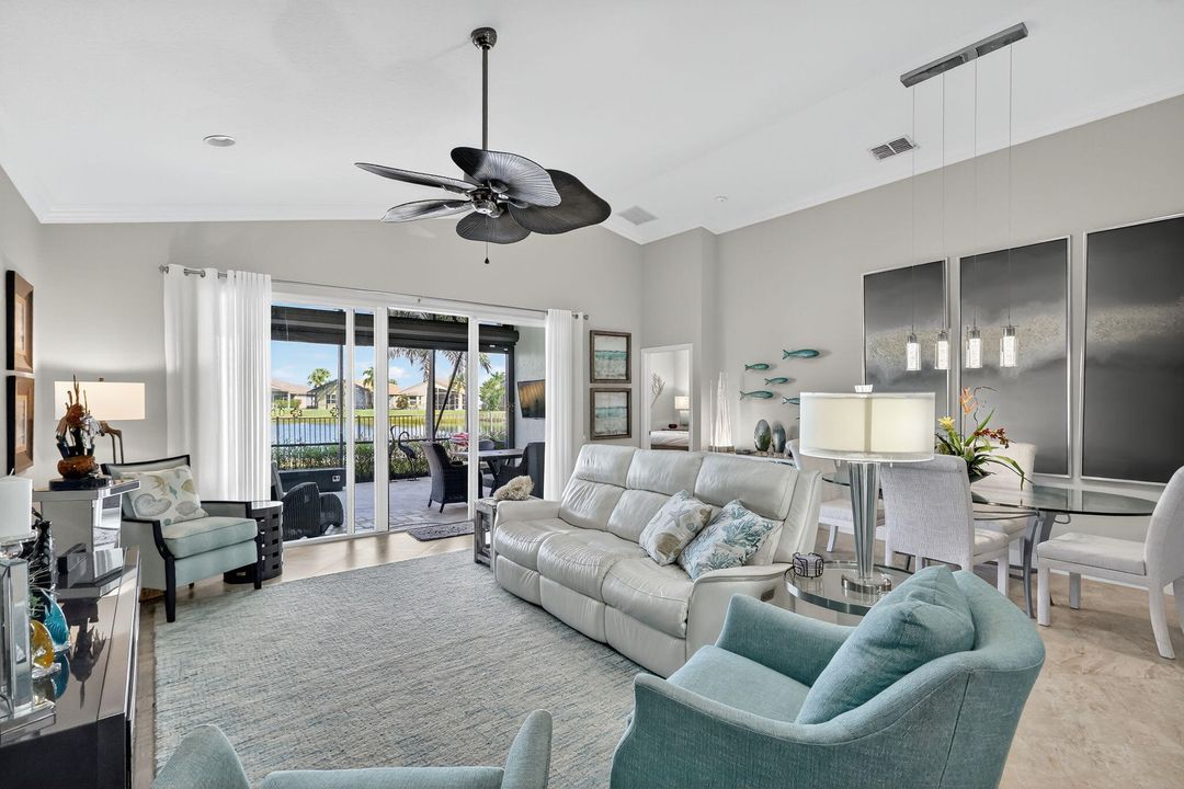 Под контрактом: $439,900 (2 спален, 2 ванн, 1635 Квадратных фут)