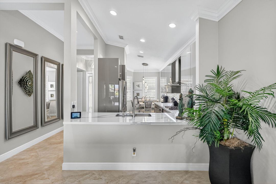 Под контрактом: $439,900 (2 спален, 2 ванн, 1635 Квадратных фут)