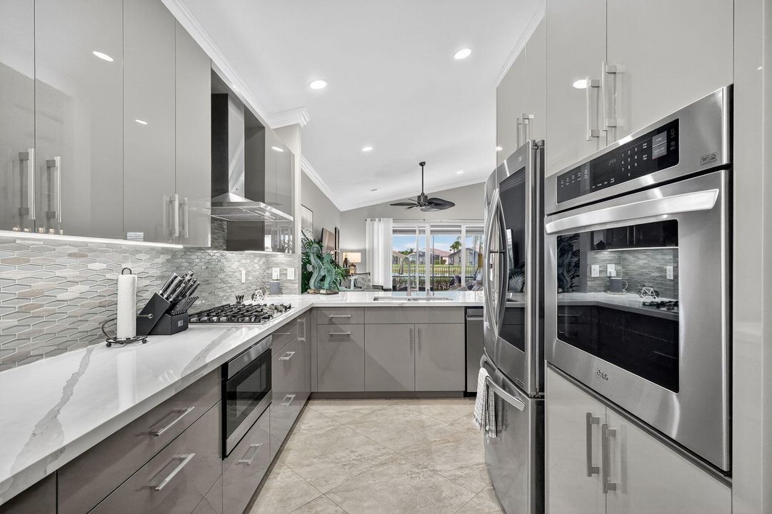 Под контрактом: $439,900 (2 спален, 2 ванн, 1635 Квадратных фут)